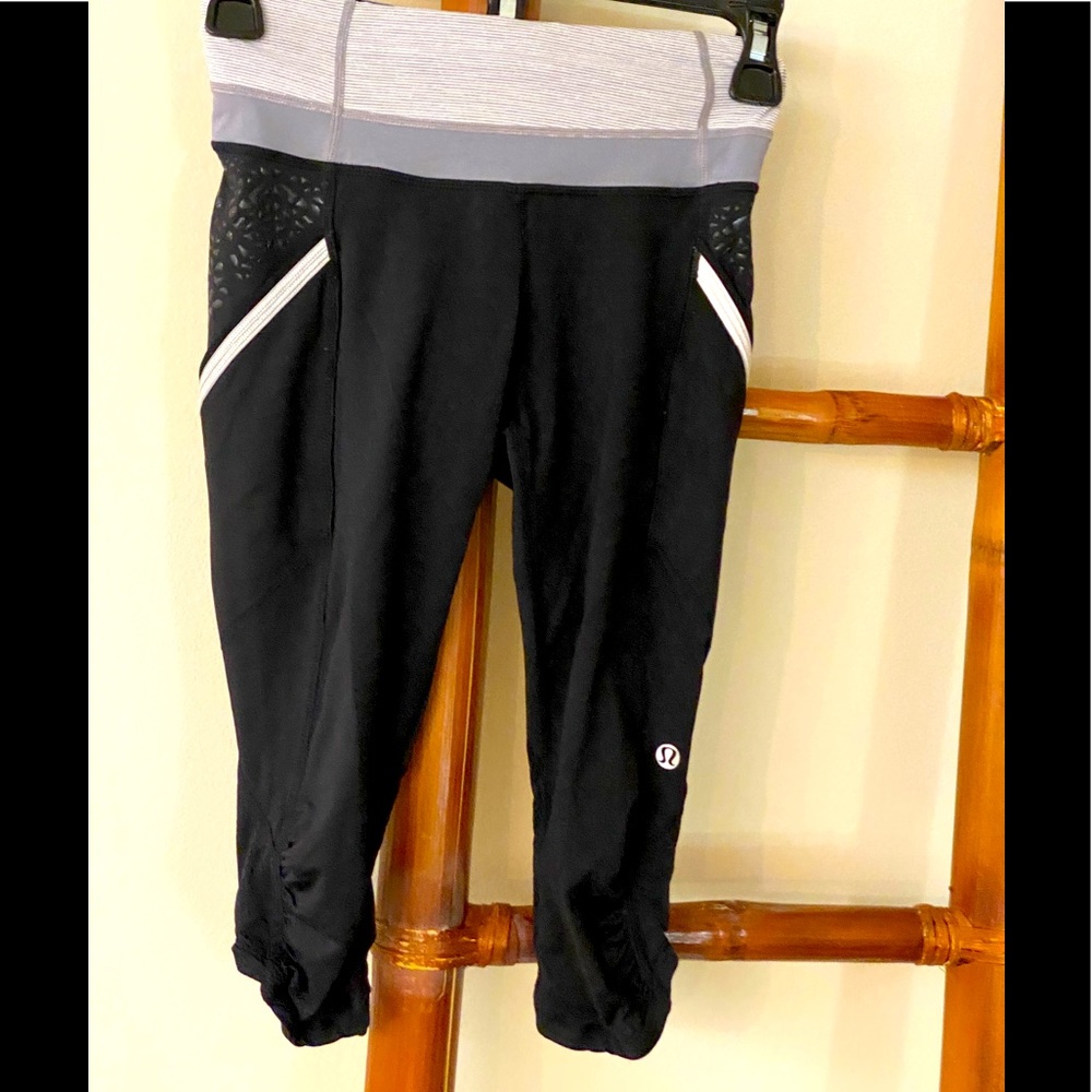 LULULEMON  SIZE 2 RUN A MARATHON CROPPED LEGGINGS